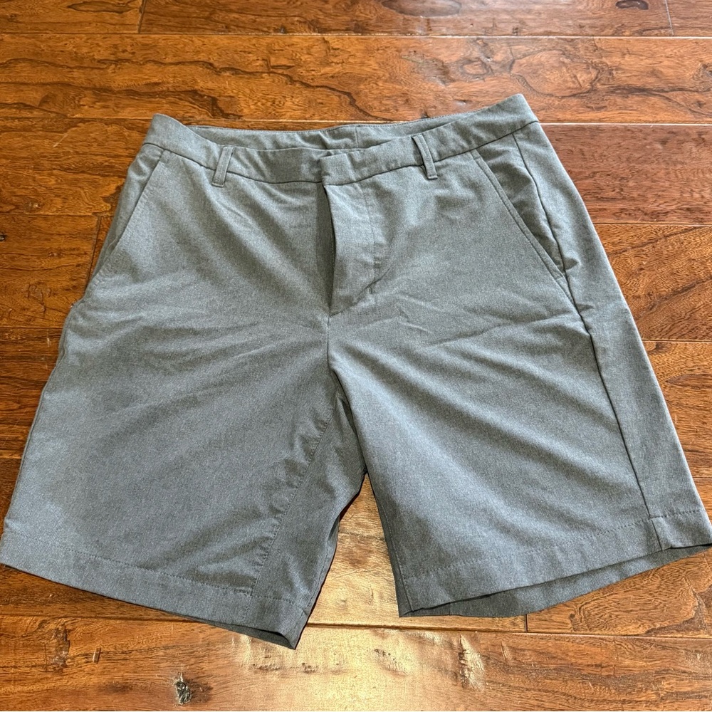All in Motion Classic Gray Men's Flat Front Shorts Men’s Size 32